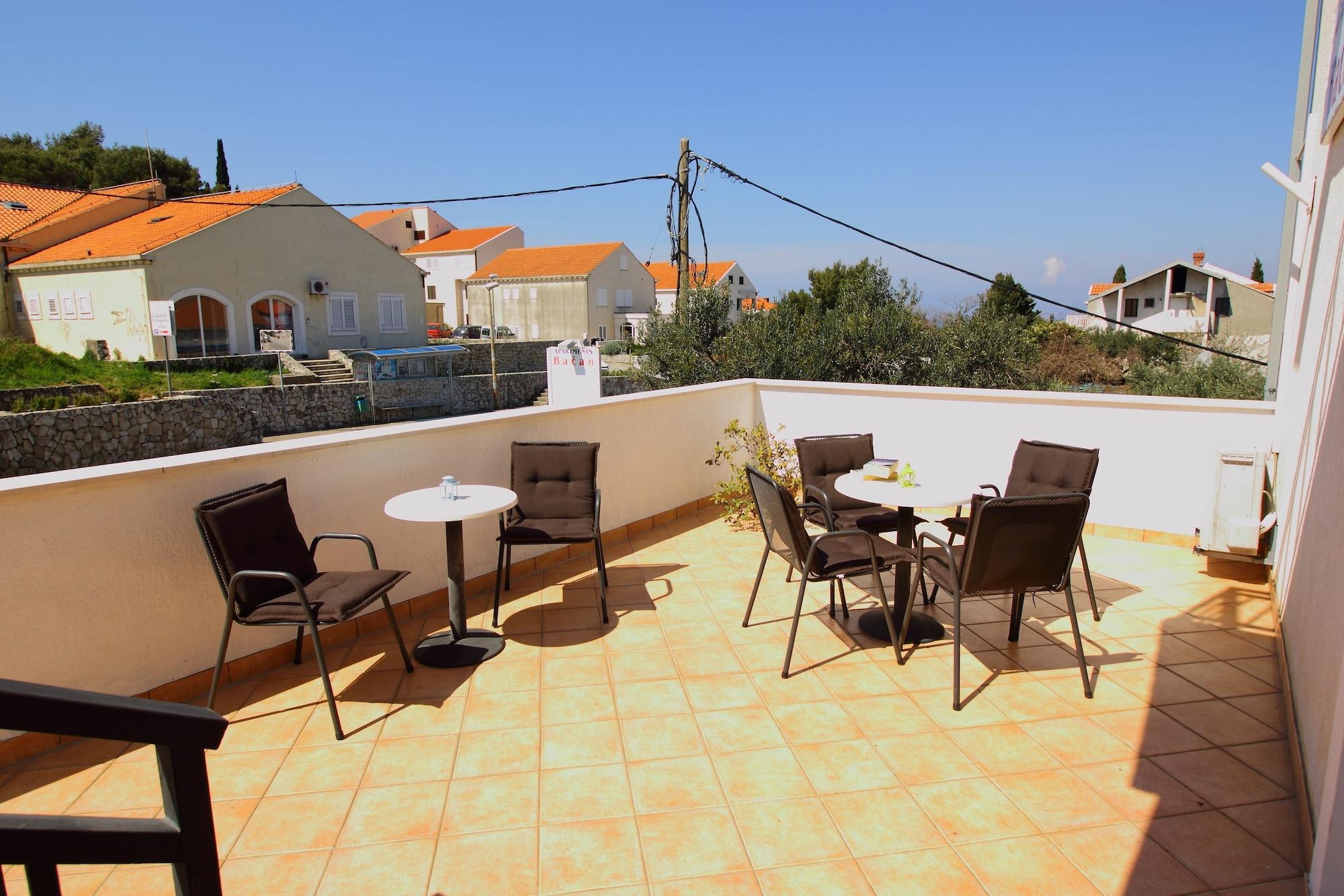 Bacan Serviced Appartement *